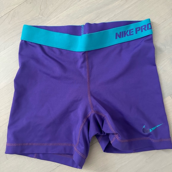 Nike Pants - Nike Pro workout shorts size s